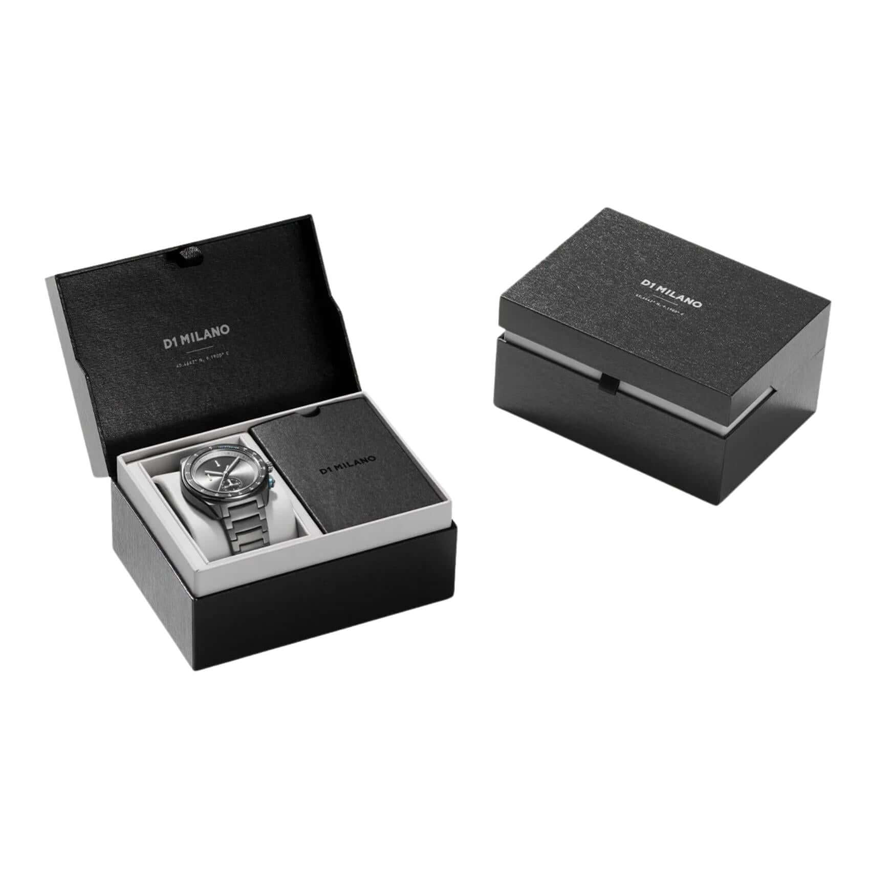 Συσκευασία ρολογιού D1 Milano Essential Chronograph D1-CHBJ21 με επίσημο κουτί D1 Milano και πιστοποιητικό γνησιότητας.