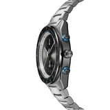 Πλάγια όψη του D1 Milano Essential Chronograph D1-CHBJ21 που αναδεικνύει την οκτάγωνη κάσα από σατινέ ανοξείδωτο ατσάλι με gun metal φινίρισμα και το ανθρακί καντράν.