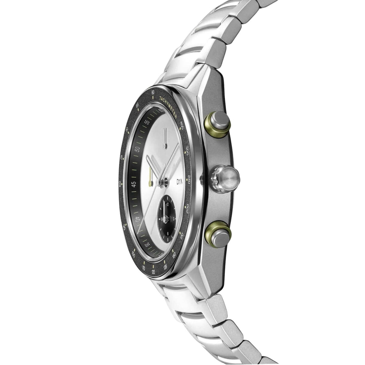 Πλάγια όψη του ρολογιού D1 Milano Essential Chronograph D1-CHBJ20 που αναδεικνύει την οκτάγωνη κάσα, το σατινέ φινίρισμα και το λευκό καντράν με υποκαντράν χρονογράφου.