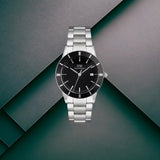 Ανδρικό ρολόι Daniel Wellington Iconic Paradigma DW00100822 με ασημί μπρασελέ από ανοξείδωτο ατσάλι και μαύρο καντράν διαμέτρου 40mm με γκρι λεπτομέρειες.