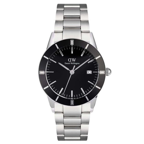 Ανδρικό ρολόι Daniel Wellington Iconic Paradigma DW00100822 με ασημί μπρασελέ από ανοξείδωτο ατσάλι και μαύρο καντράν διαμέτρου 40mm με γκρι λεπτομέρειες.