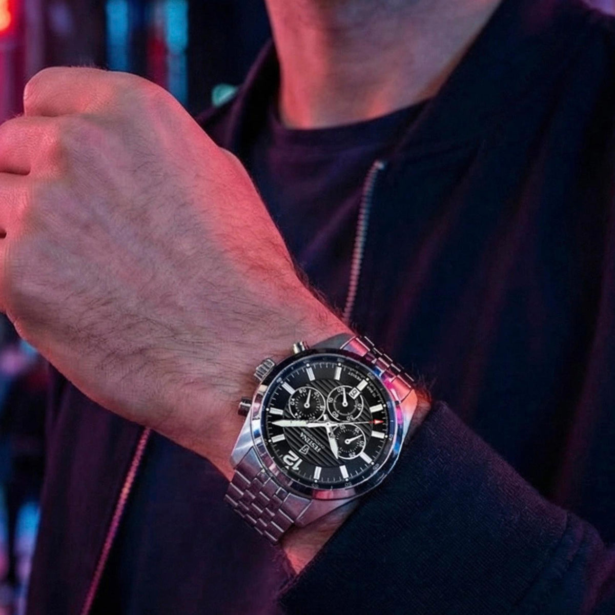 Ανδρικό ρολόι Festina F20742/3 με ασημί μπρασελέ και μαύρο καντράν φορεμένο στον καρπό