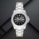 Ρολόι Gant Watertown G204001 με ημερομηνία, ασημί ατσάλινο μπρασελέ και μαύρο καντράν διαμέτρου 41mm, σε μαύρο φόντο.