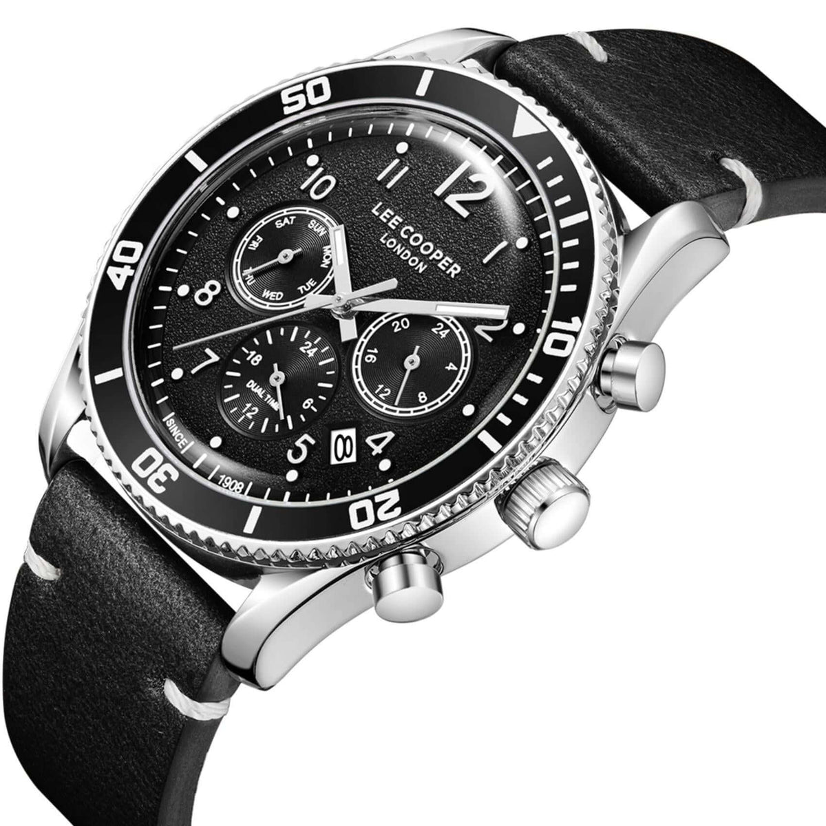Καντράν από ανδρικό ρολόι Lee Cooper Gents Multi LC08260.351 σε μαύρο χρώμα με ασημί λεπτομέρειες, ένδειξη ημέρας, ημερομηνίας και διπλής ώρας και κάσα 42 mm.