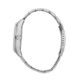 Φωτογραφία του Maserati Attrazione R8853151007 που αναδεικνύει την κάσα 43mm και το ασημί μπρασελέ από ανοξείδωτο ατσάλι.