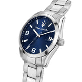 Φωτογραφία του μπλε καντράν του Maserati Attrazione R8853151013 με ασημί δείκτες και ένδειξη ημερομηνίας υπό ορυκτό κρύσταλλο ειδικής σκλήρυνσης.