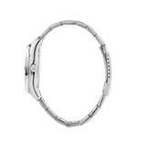 Πλάγια λήψη του Maserati Attrazione R8853151013 που αναδεικνύει την κάσα 43mm και το ασημί μπρασελέ από ανοξείδωτο ατσάλι