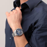 Φωτογραφία του ανδρικού ρολογιού Maserati Competizione R8853100022 φορεμένο σε μοντέλο