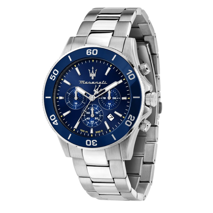 Ανδρικό ρολόι Maserati Competizione R8873600002 με ασημί μπρασελέ, μπλε καντράν και κάσα 43mm σε minimal φωτογράφιση υψηλής ευκρίνειας.