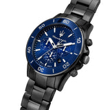 Φωτογραφία του μπλε καντράν του Maserati Competizione R8873600005 με ασημένιους δείκτες και ένδειξη ημερομηνίας, τζαμάκι από ορυκτό κρύσταλλο ειδικής σκλήρυνσης.