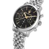 Φωτογραφία του μαύρου καντράν του Maserati Epoca R8873618017 χρονογράφου με χρυσούς δείκτες και υποκαντράν, τζάμάκι από ορυκτό κρύσταλλο ειδικής σκλήρυνσης.