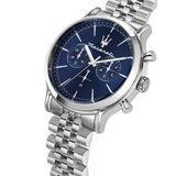 Φωτογραφία του μπλε καντράν του Maserati Epoca R8873618024 χρονογράφου με ασημένιους δείκτες και υποκαντράν, τζάμάκι από ορυκτό κρύσταλλο ειδικής σκλήρυνσης.