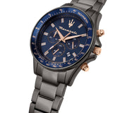 Φωτογραφία του μπλε καντράν του Maserati Sfida R8873640001 χρονογράφου με ροζ χρυσούς δείκτες, υποκαντράν και ένδειξη ημερομηνίας, τζάμάκι από ορυκτό κρύσταλλο ειδικής σκλήρυνσης.