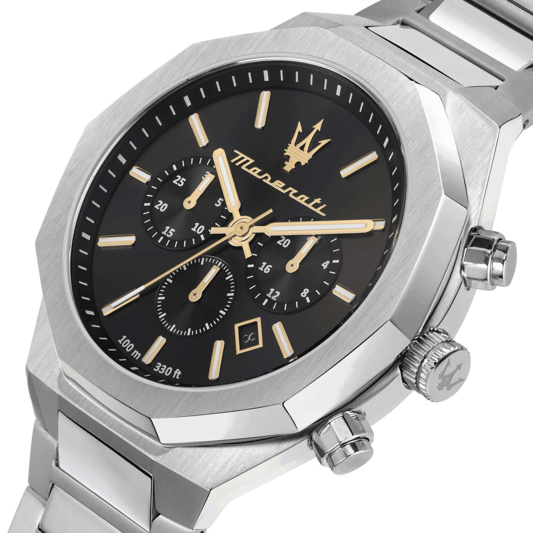 Φωτογραφία του μαύρου καντράν του Maserati Stile R8873642010 χρονογράφου με επίχρυσους δείκτες, υποκαντράν και ένδειξη ημερομηνίας, τζάμάκι από ορυκτό κρύσταλλο ειδικής σκλήρυνσης.