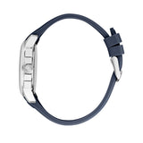 Πλάγια λήψη του Maserati Successo R8871621042 χρονογράφου που αναδεικνύει την κάσα 42mm και το μπλε λουράκι από καουτσούκ.