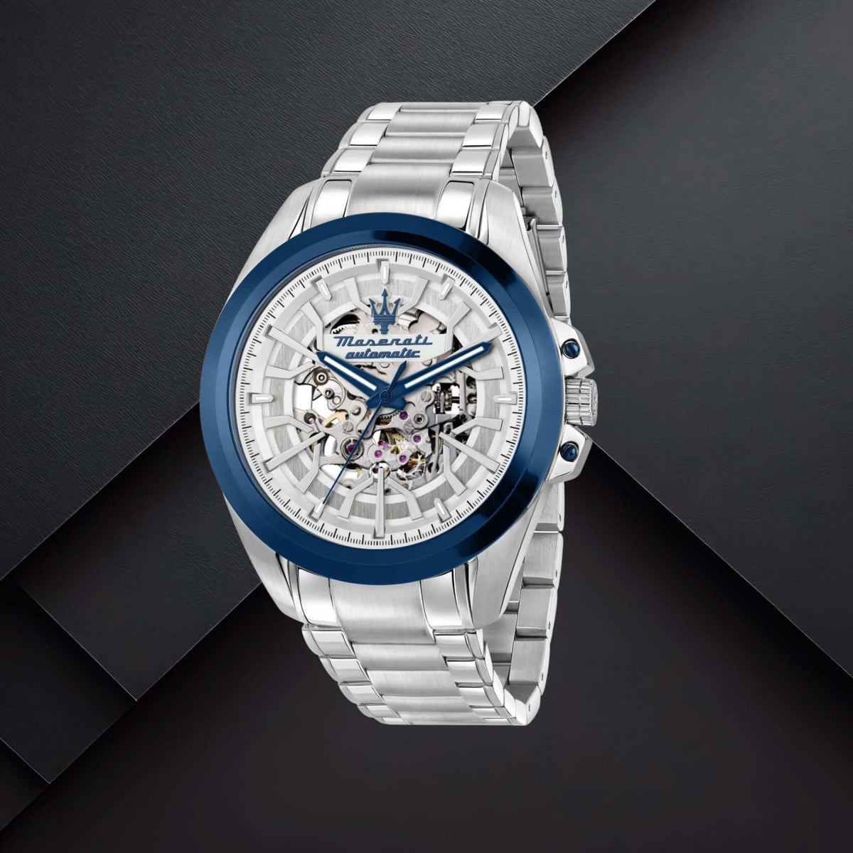 Ανδρικό ρολόι Maserati Traguardo R8823112006 με ασημί-μπλε skeleton καντράν και ασημί μπρασελέ από ανοξείδωτο ατσάλι.