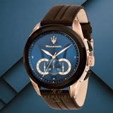 Φωτογραφία του μπλε καντράν του Maserati Traguardo R8871612024 χρονογράφου με ροζ χρυσούς δείκτες, υποκαντράν και ένδειξη ημερομηνίας, τζαμάκι από ορυκτό κρύσταλλο ειδικής σκλήρυνσης.