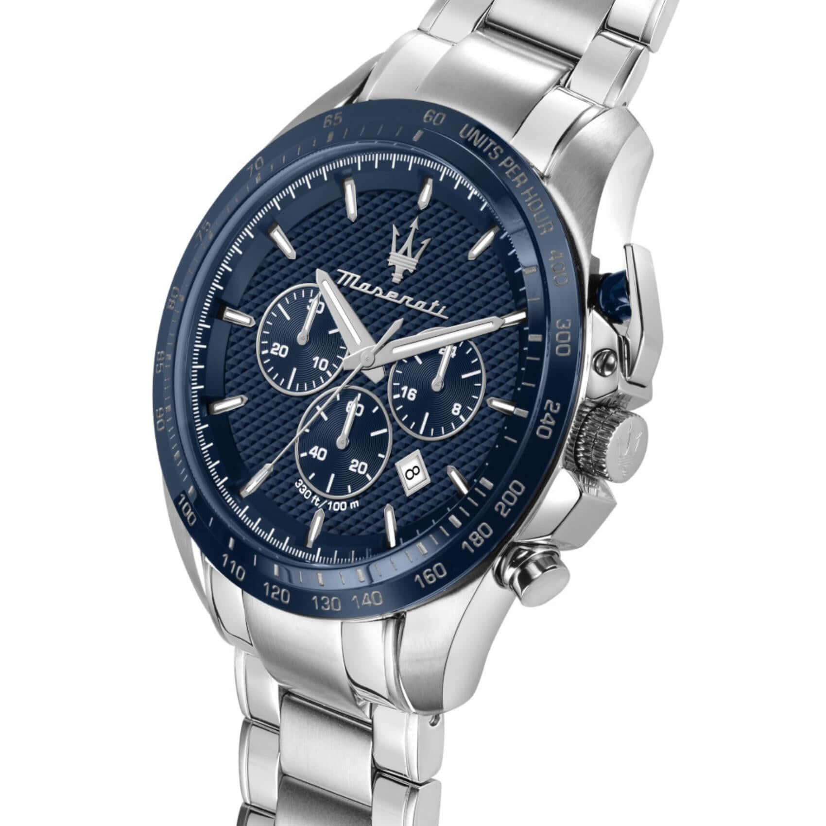 Φωτογραφία του μπλε καντράν του Maserati Traguardo R8873612043 χρονογράφου με ασημί δείκτες, ασημί λεπτομέρείες, υποκαντράν και ένδειξη ημερομηνίας, τζάμάκι από ορυκτό κρύσταλλο ειδικής σκλήρυνσης.