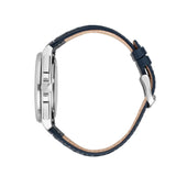 Λεπτομερής λήψη του μπλε δερμάτινου λουριού του Maserati Velocita R8871652001 που αναδεικνύει την υφή και την ποιότητά του.