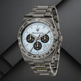 Φωτογραφία του γαλάζιου καντράν του Maserati Velocita R8873652004 χρονογράφου με γκρι δείκτες, υποκαντράν και ένδειξη ημερομηνίας, τζαμάκι από ορυκτό κρύσταλλο ειδικής σκλήρυνσης.