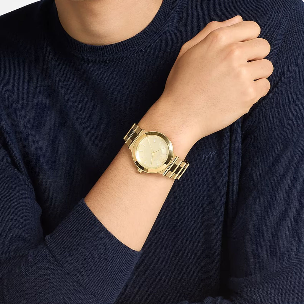Ανδρικό ρολόι Michael Kors Billie MK9273 με χρυσό μπρασελέ και χρυσό καντράν φορεμένο στον καρπό