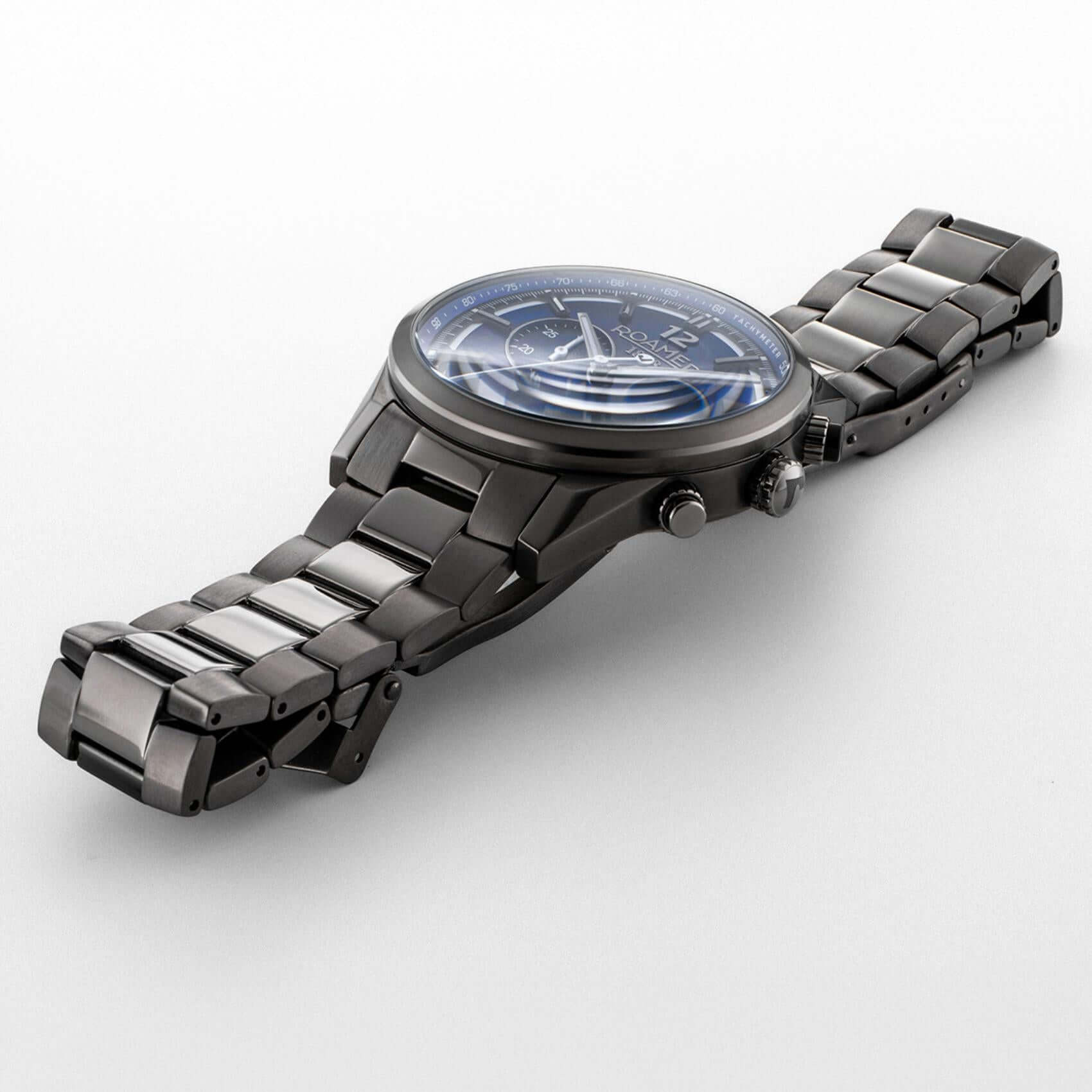 Ανδρικό ρολόι Roamer Helios Power 973981-44-45-20 Solar με ανθρακί μπρασελέ από τιτάνιο & μπλε καντράν 43.5mm.