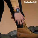 Το Timberland Ashmont TDWGF0054701 φορεμένο στον καρπό με ταμπά δερμάτινο λουράκι και μπλε καντράν