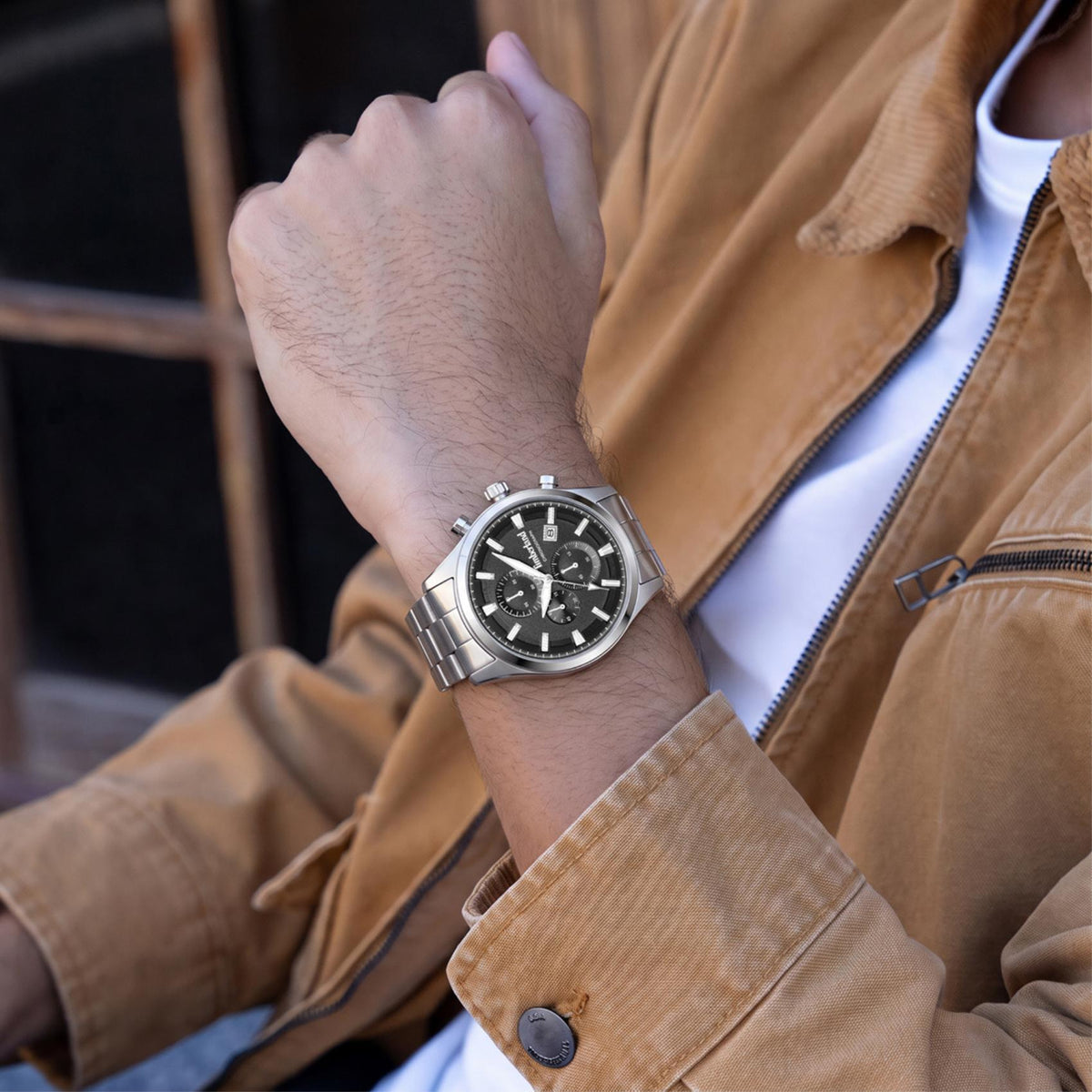 Ανδρικό ρολόι Timberland Ashmont TDWGI0109303 με ασημί μπρασελέ και μαύρο καντράν φορεμένο στον καρπό