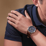 Φορεμένο στον καρπό ανδρικό ρολόι Timberland Campton TDWGF0055401 με καφέ δερμάτινο λουράκι και μπλε καντράν 44 mm