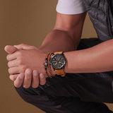 Φορεμένο στον καρπό ανδρικό ρολόι Timberland Campton TDWGF0055403 με ταμπά δερμάτινο λουράκι και μαύρο καντράν 44 mm.