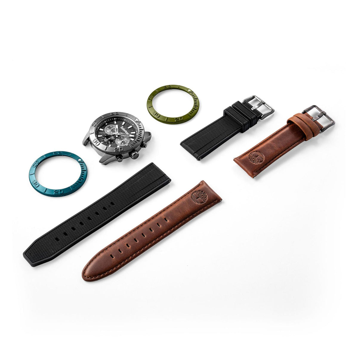 Περιεχόμενα σετ Timberland Carrigan TDWGQ00942X0 με καφέ λουράκι, μαύρο δερμάτινο λουράκι σιλικόνης και δύο στεφάνες