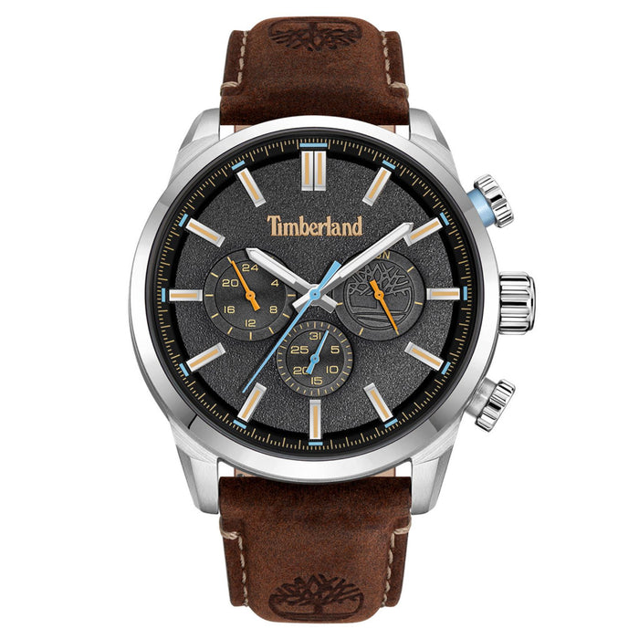 Ανδρικό ρολόι Timberland Henniker II TDWGF0028708 με καφέ δερμάτινο λουράκι, μαύρο καντράν 46 mm, ένδειξη ημέρας-ημερομηνίας, διπλής ώρας και στεγανότητα 5ATM.