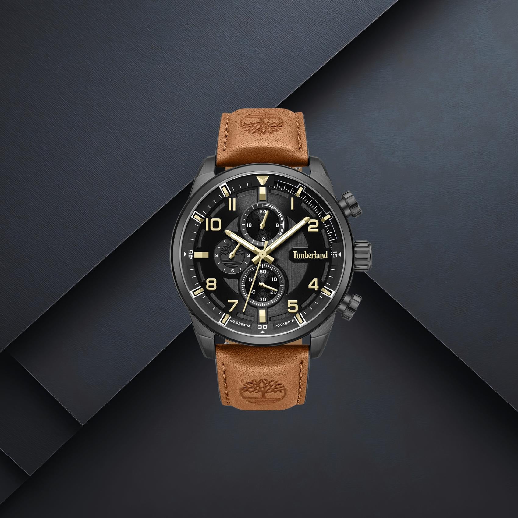 Ανδρικό ρολόι Timberland Henniker II TDWGF2201102M με καφέ λουράκι, μαύρο καντράν 46mm, ένδειξη διπλής ώρας