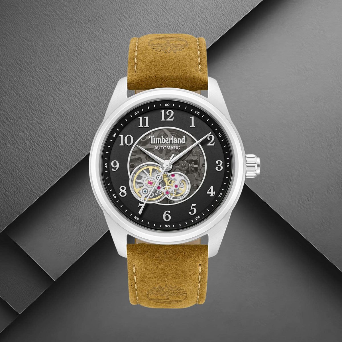 Ανδρικό ρολόι Timberland Northbridge TDWGX0095202 σε studio background με καφέ δερμάτινο λουράκι και μαύρο skeleton καντράν.