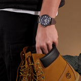 Φορεμένο στον καρπό ανδρικό ρολόι Timberland Sheepscot TDWGA2152005 με καφέ δερμάτινο λουράκι και μπλε καντράν 45 mm.