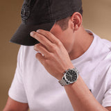 Φορεμένο στον καρπό ανδρικό ρολόι Timberland Sheepscot TDWGI0068702 χρονογράφος με ασημί μπρασελέ και μαύρο καντράν 43 mm.