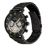 Πλάγια όψη του ανδρικού ρολογιού Tommy Hilfiger Legend 1710706 με μαύρο μπρασελέ και μαύρο καντράν