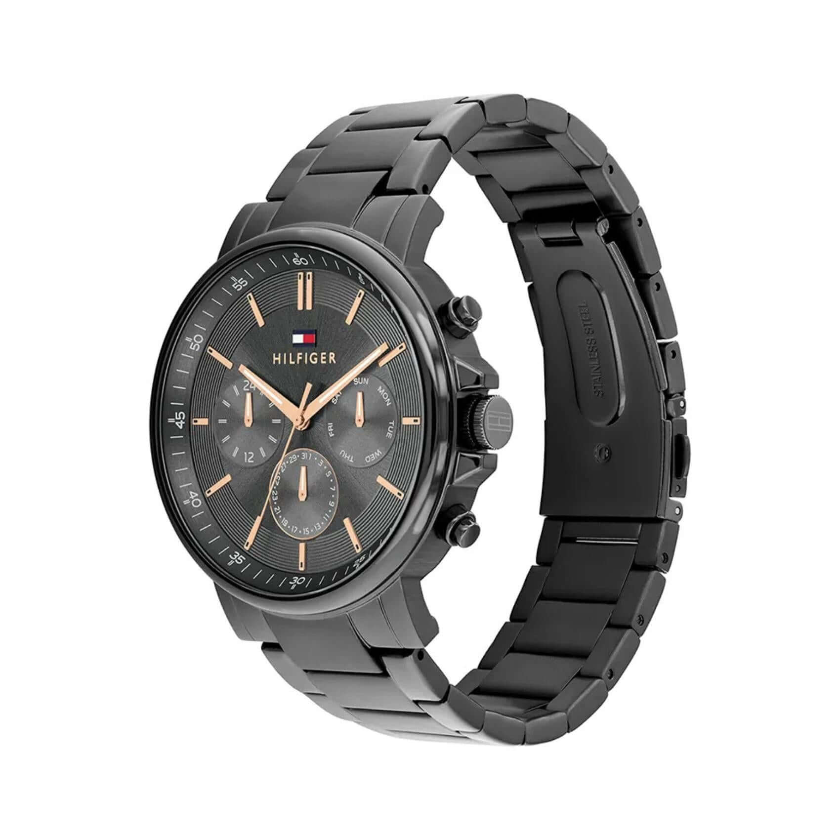 Πλάγια όψη του ανδρικού ρολογιού Tommy Hilfiger Tyson 1710711 με ανθρακί μπρασελέ και ανθρακί καντράν.