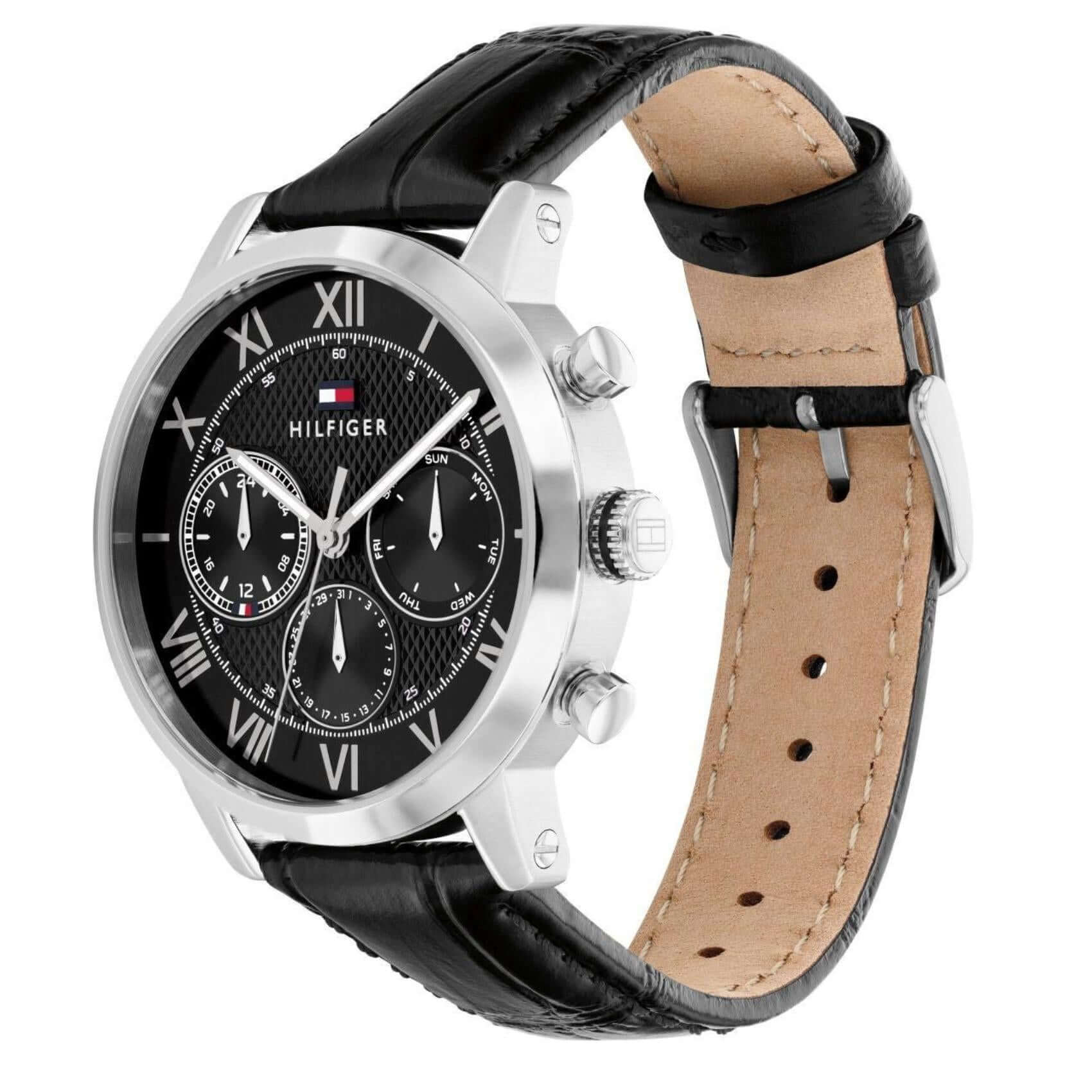 Μαύρο καντράν 42mm του ανδρικού ρολογιού Tommy Hilfiger TH-Oxford 1710725 με ένδειξη ημερομηνίας, ημέρας και διπλής ώρας.