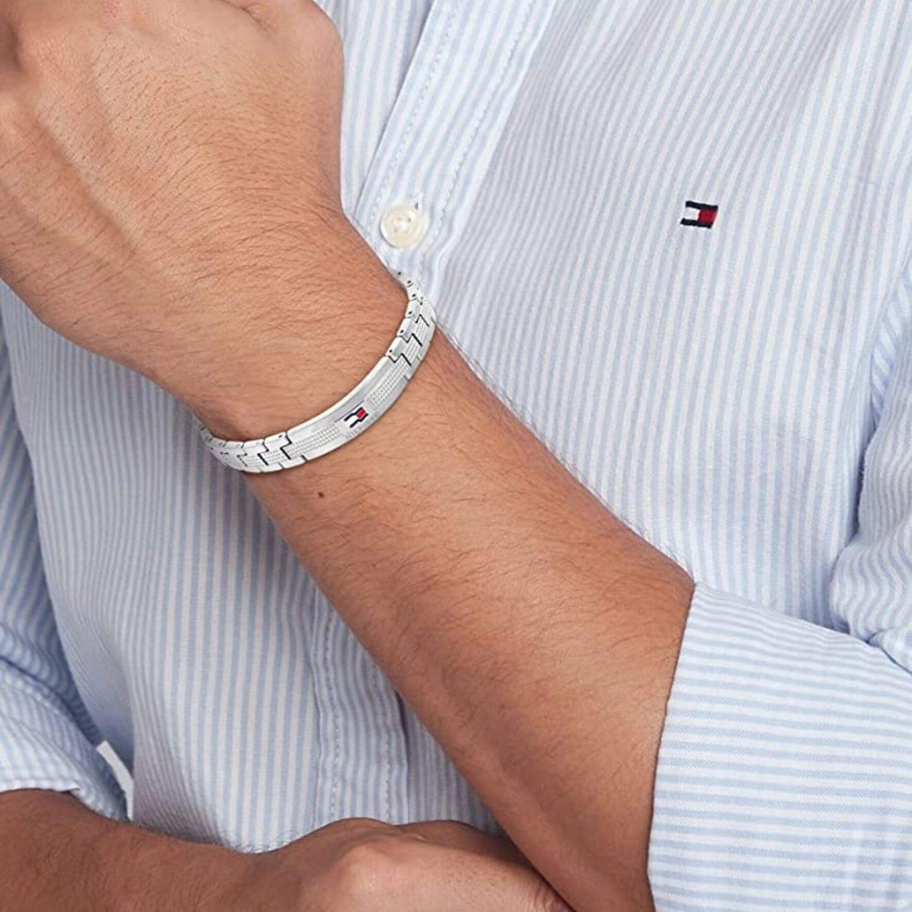 Ανδρικό βραχιόλι ατσάλινο Tommy Hilfiger TH2790419 σε ασημένιο χρώμα.