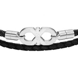 Λεπτομέρεια από το ανδρικό βραχιόλι Emporio Armani Eagle Logo EGS3299040 με μαύρο δέρμα και ατσάλινο στοιχείο σε ασημί χρώμα.