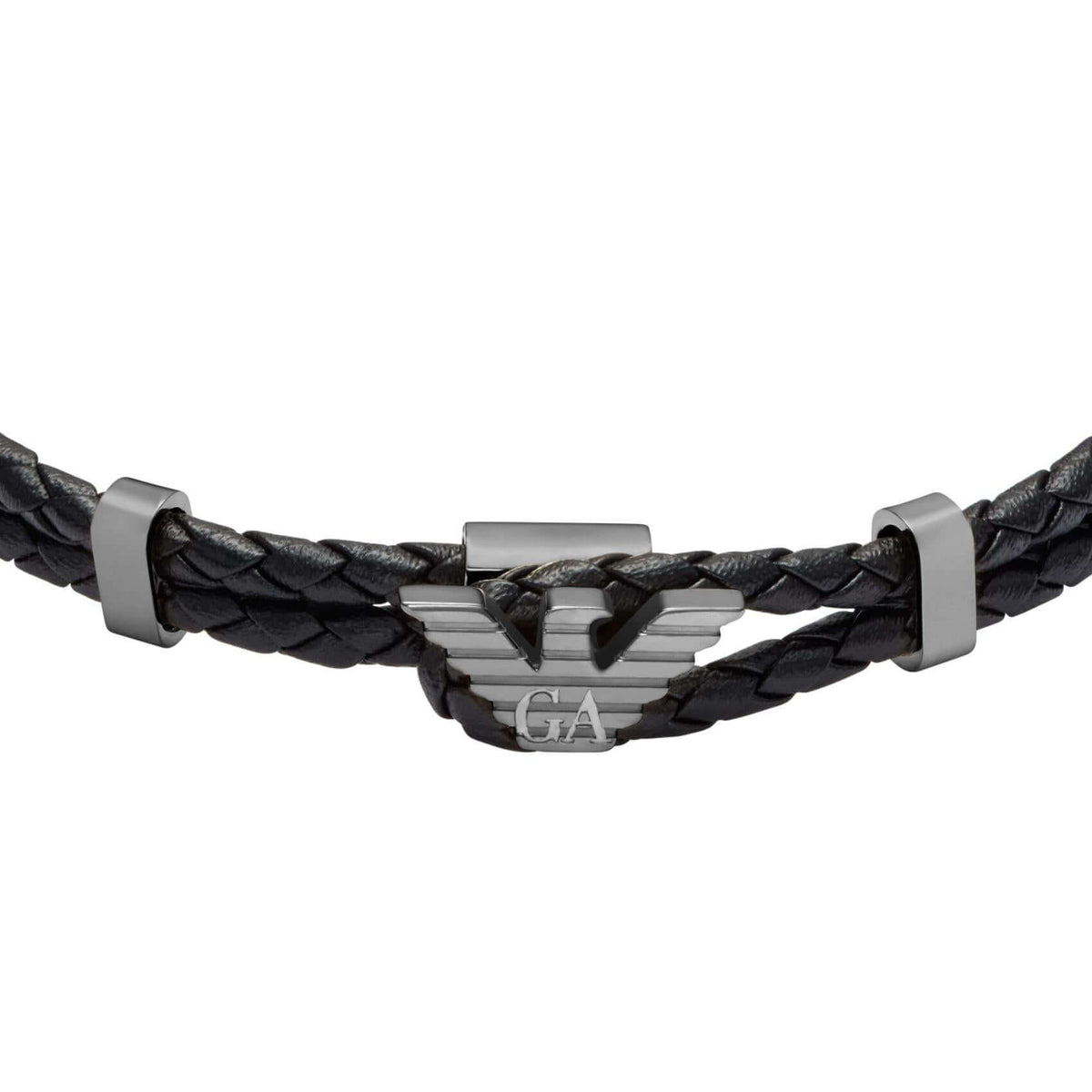 Λεπτομέρεια από το ανδρικό βραχιόλι Emporio Armani Eagle Logo EGS3322060 με μαύρο δερμάτινο λουράκι και ανθρακί στοιχείο λογότυπου.