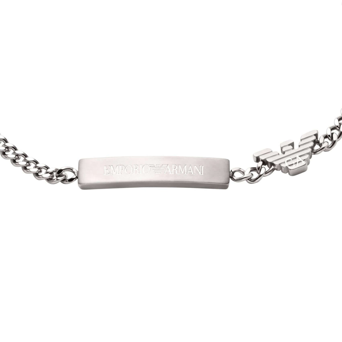 Λεπτομέρεια από το ανδρικό βραχιόλι Emporio Armani EGS3310040 ταυτότητα από ασημί ανοξείδωτο ατσάλι.