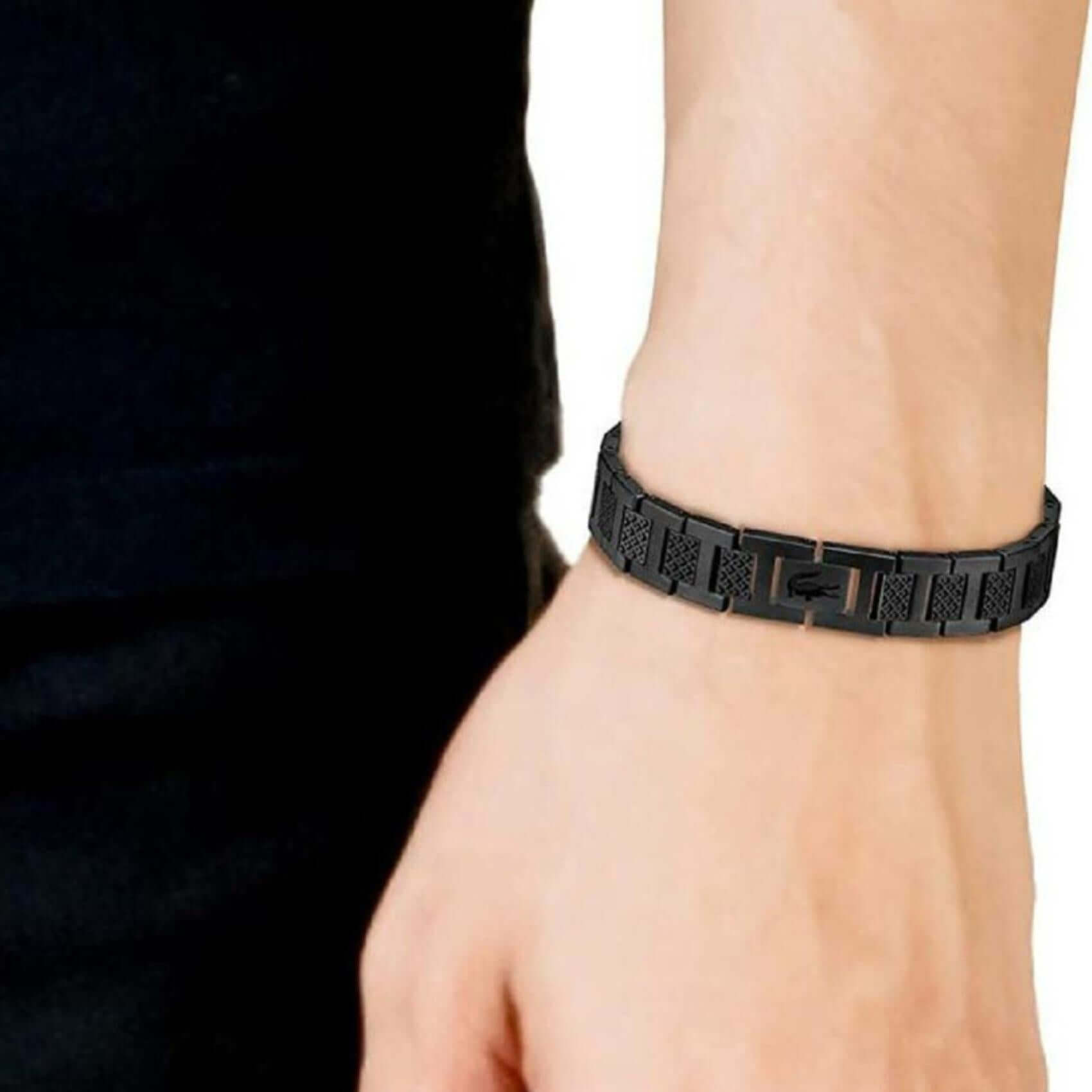 Ατσάλινο βραχιόλι Lacoste 2040119 σε μαύρο χρώμα από ανοξείδωτο ατσάλι.