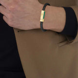 Ανδρικό Βραχιόλι Lacoste Δερμάτινο Μαύρο, φορεμένο