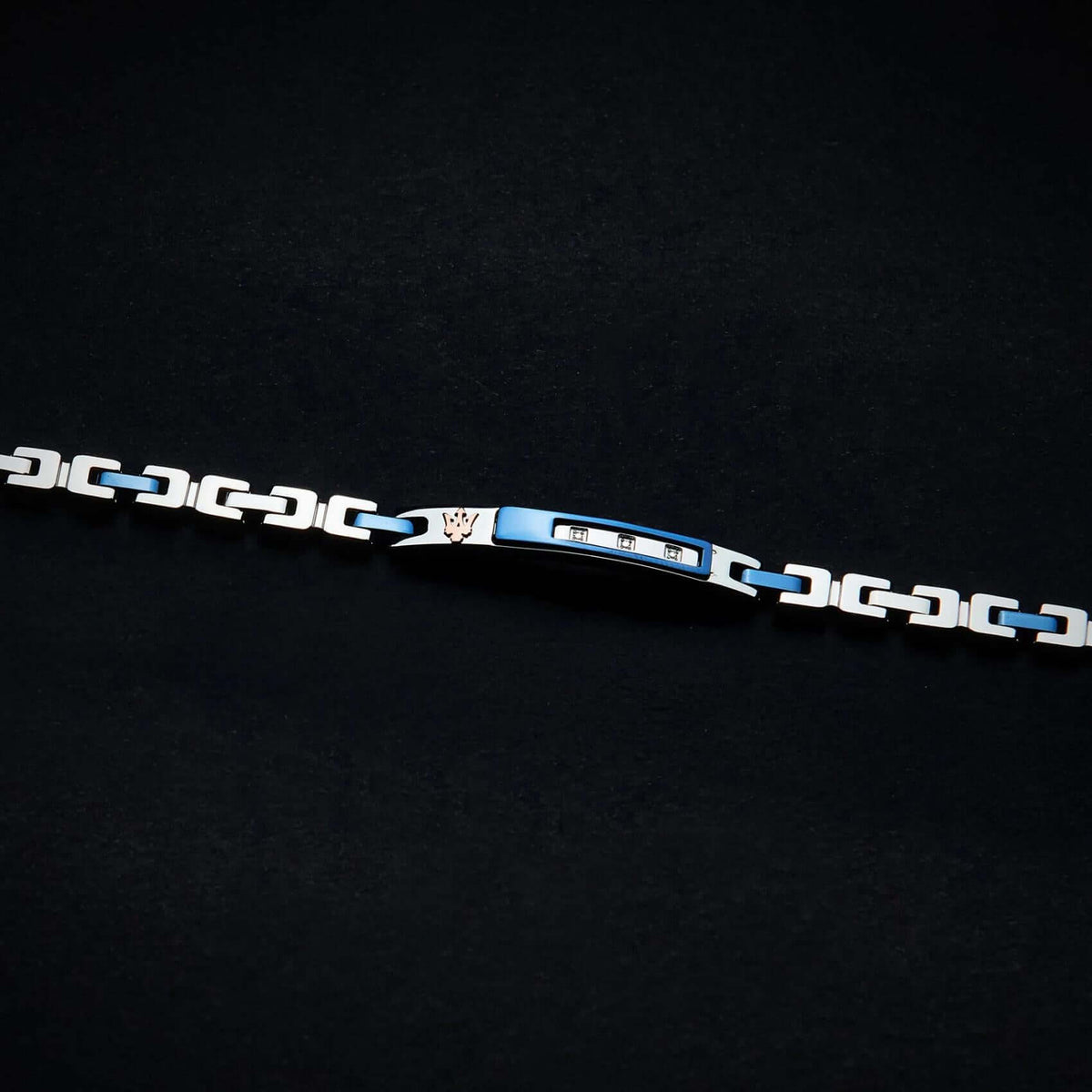 Maserati Diamonds JM125ATY22  - Ανδρικό βραχιόλι από ανοξείδωτο ατσάλι & κεραμικό σε ασημί-μπλε, με διαμαντάκια 0.0135ct και ροζ χρυσή τρίαινα.