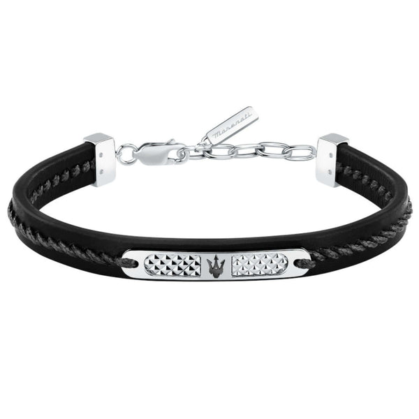 Ανδρικό βραχιόλι Maserati JM525AVE29 από ανακυκλωμένο δέρμα σε μαύρο χρώμα, με ασημί ατσάλινο στοιχείο και μαύρη τρίαινα.
