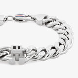 Ανδρικό βραχιόλι χειροπέδα Tommy Hilfiger 2790664 από ατσάλι σε ασημί χρώμα, κοντινή λήψη.
