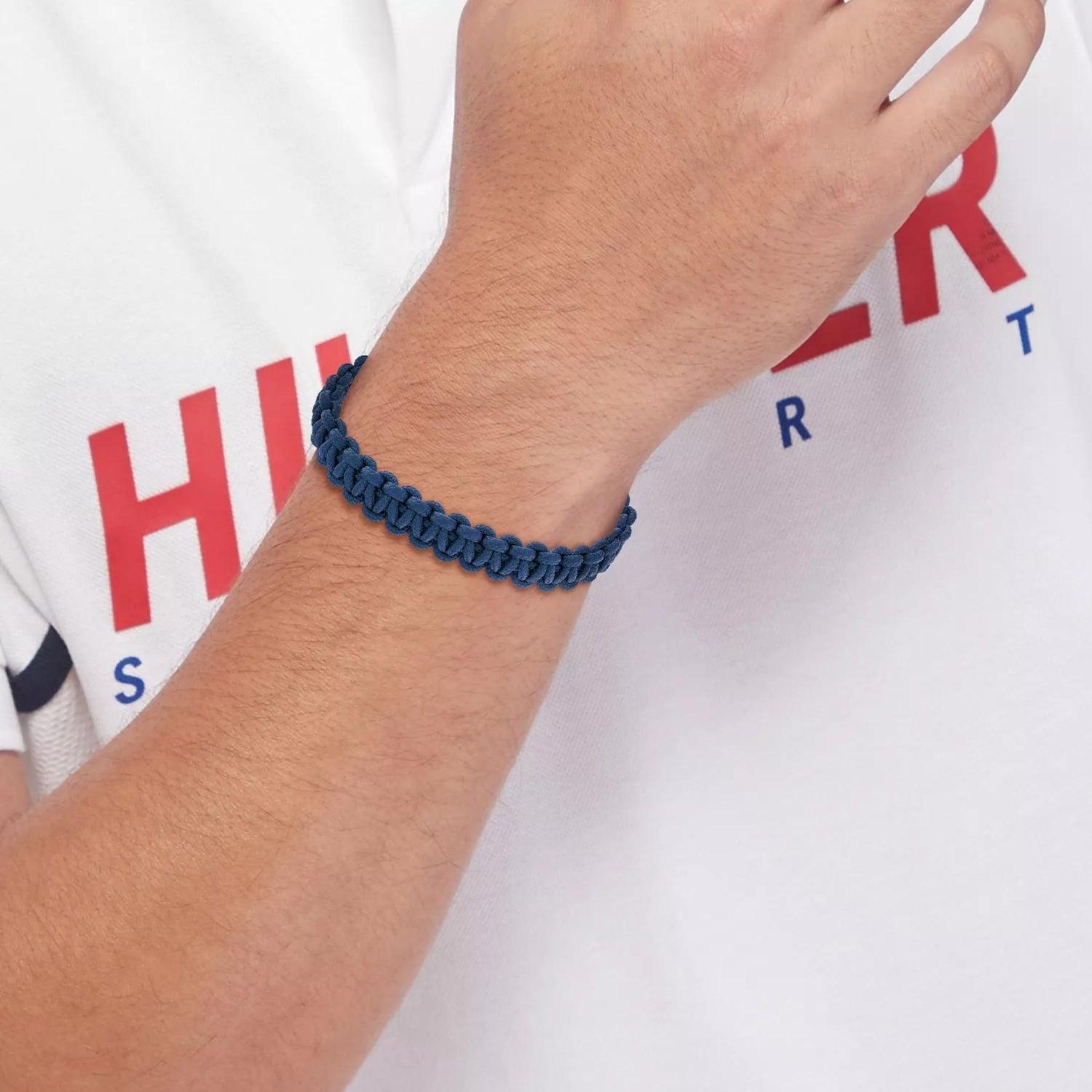 Ανδρικό βραχιόλι πλεχτό Tommy Hilfiger υφασμάτινο σε μπλε χρώμα.