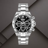 Boss 1514267 ανδρικό ρολόι Hero χρονογράφος με ασημί μπρασελέ, μαύρο καντράν 43mm και ένδειξη ημερομηνίας.
